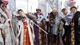 〈移動式やぐらも登場〉日本一ド派手な北九州・二十歳の記念式典「バイクで亡くなった友人と一緒に」集まった優しく頼もしい若者たち