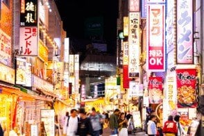 西新宿の飲食店に勤務していたという