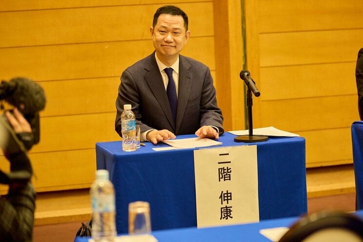 二階伸康氏