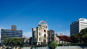 【Chim↑Pom、ダミアン・ハースト】アート業界がざわつく、個性派アーティストが見せる待望の最新個展【比べて楽しむアート回遊録|とに〜】