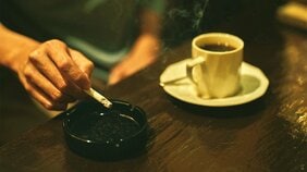 「吸えるんですか?」タバコOKの喫茶店に毎日問い合わせ、一服がてら1日に複数回来店も…店主たちに聞く“全席喫煙可”を続ける理由【改正健康増進法から3年】