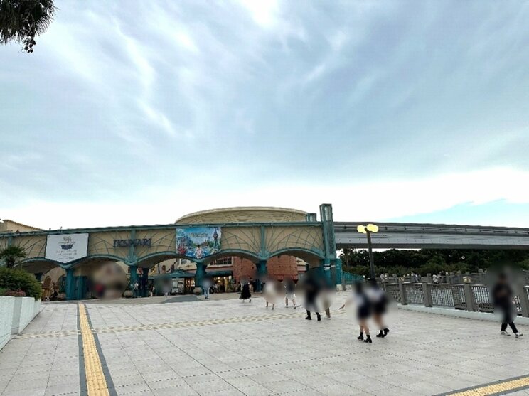 東京ディズニーリゾートやイクスピアリが点在する南口（撮影／集英社オンライン）