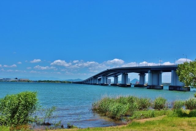 守山市の観光地、琵琶湖大橋