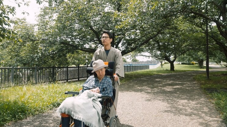 貴弘さんと明里さん（写真提供／一般社団法人ジャパンバリアフリープロジェクト『964万7千分の一』Youtubeチャンネル）