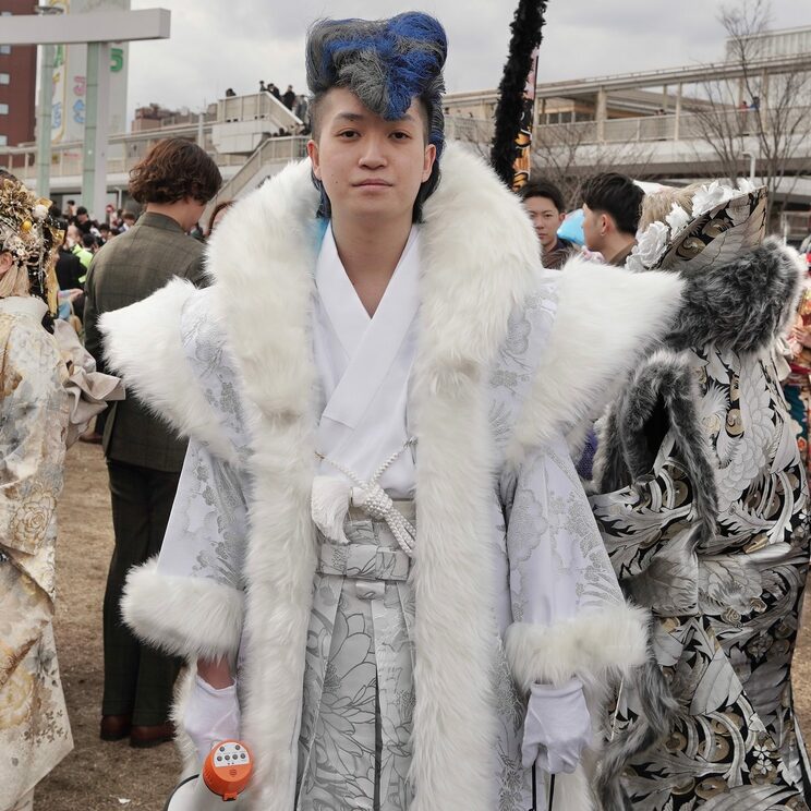 リーゼント込みで50万円、龍を入れて60万円、幟(のぼり)を入れて80万円、北九州市二十歳の記念式典は今年もド派手だった_11