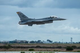 アメリカによる日本の“属国扱い”は1950年代から続いている…つぶされてきた繊維産業と航空業の歴史