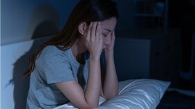 夜になると不安が増すのは脳の正常な働きによるものだが…人類が生存するために発達した記憶システムが現代ではストレスとなっている皮肉