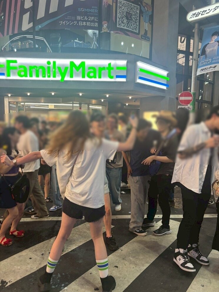 「大麻もってない？」「ジャップ！」“観光地化”する渋谷のクラブは外国人だらけ…外の路上まで“クラブ化”しカオスに、薬物汚染の店も _10