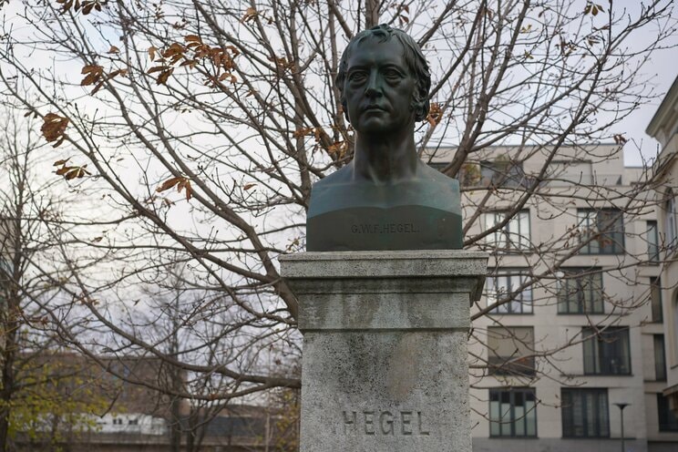 ヘーゲルの碑 写真/Shutterstock