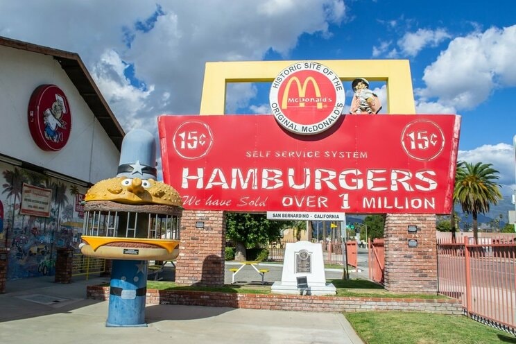 アメリカの第1号店は1948年にルート66沿いの田舎町、カリフォルニア州サン・バーナーディーノで誕生した　（写真／shutterstock）