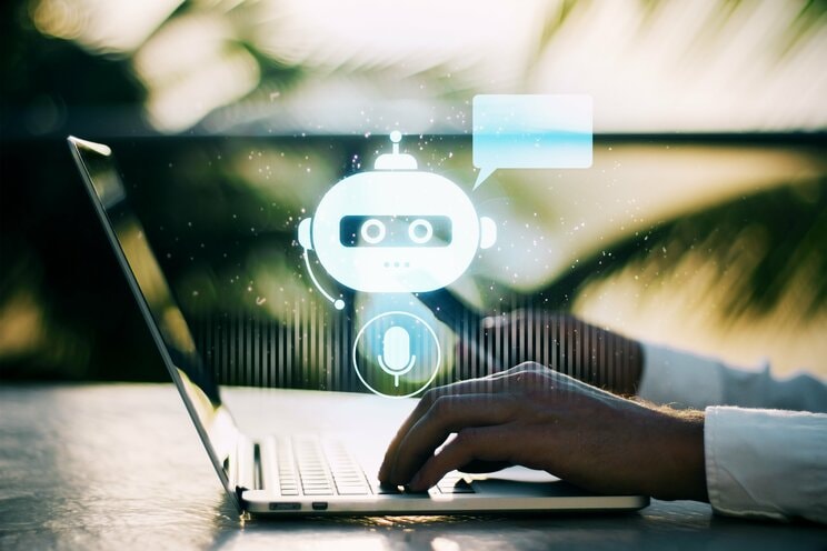 これまで難しかった日本語での情報操作もAIの進化で可能に（写真／shutterstock）