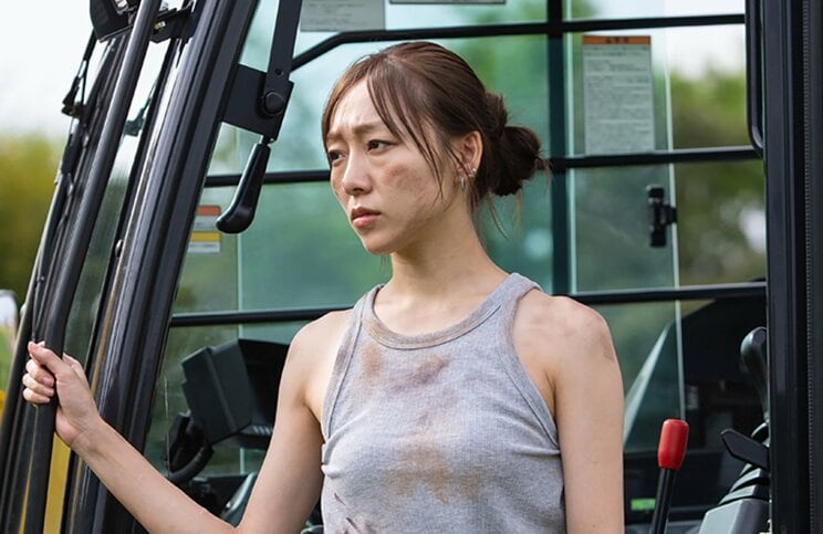 男勝りな役を演じた須田亜香里　(C)2025「男神」製作委員会