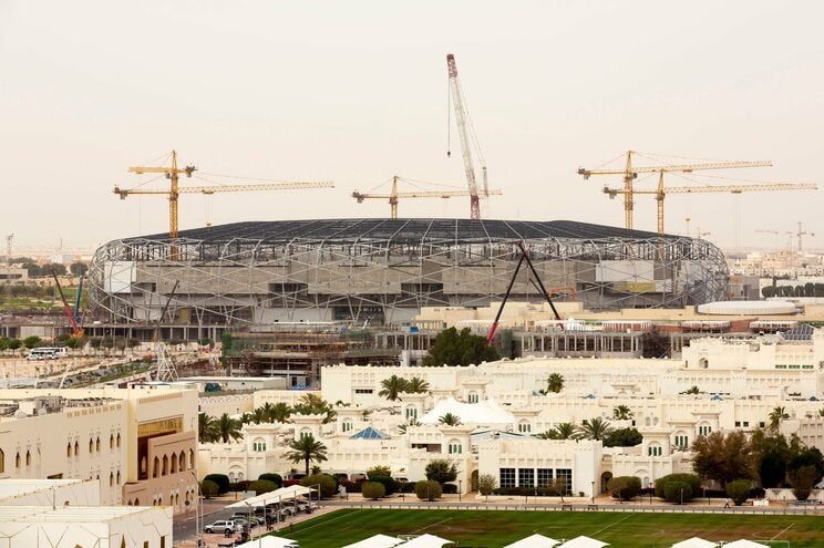 カタールW杯開催の裏で多くの出稼ぎ労働者たちが酷使され命を落としていた事実はなぜ日本でほとんど報じられないのか_2