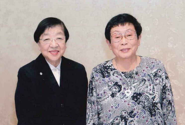 約60年にわたり石井さん（左）とタッグを組んできた脚本家の橋田壽賀子さん（右）