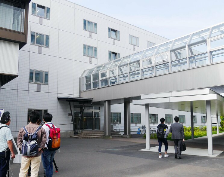 2016年、北星学園余市高校の存廃を判断する理事会が北星学園大で開かれた（写真／共同通信社）