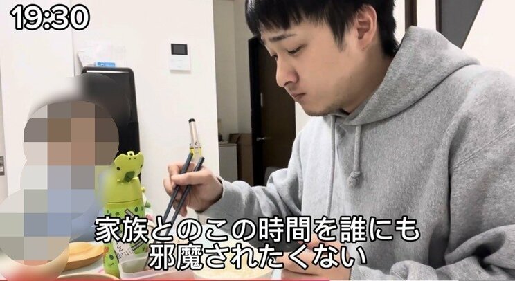 長男ばかり見ているように動画ではみえるが…（晴流容疑者が投稿したYouTubeより）