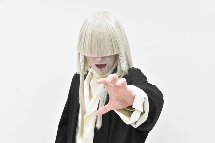 ぬ〜べ〜の決めポーズをした-真天地開闢集団-ジグザグの命 -mikoto-さん