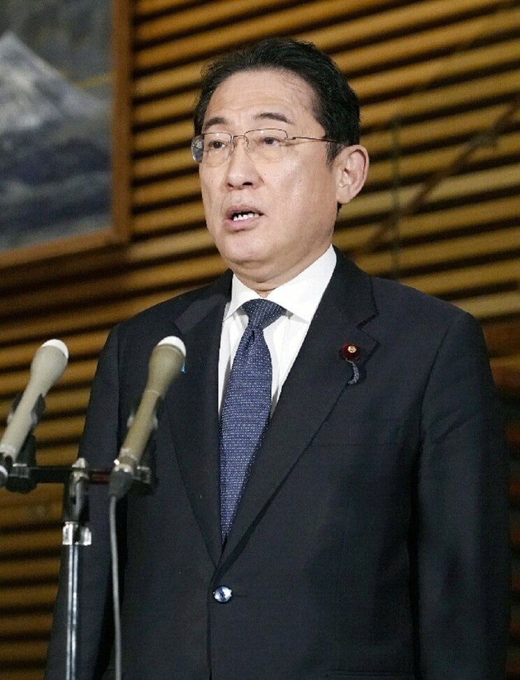 取材に応じる岸田首相。「この人ヤバイ」と番記者もドン引き（共同通信）