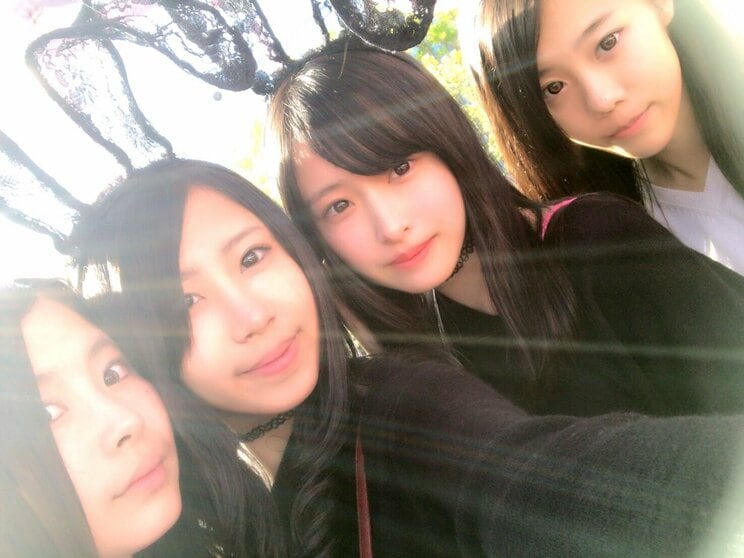 左から3番目が高校3年生の時の新山さん