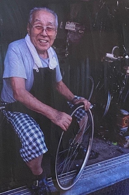 終戦後、再び自転車修理業に舞い戻った石井さん(写真／本人提供、以下同)