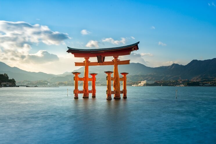 厳島神社の鳥居　写真／shutterstock