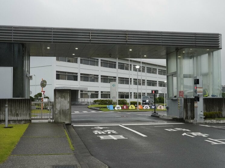 日産追浜工場の正門（撮影／集英社オンライン）