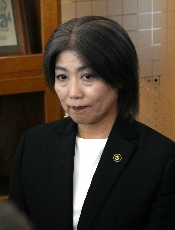 9月１日、不信任決議案可決後に報道陣の取材に応じた田久保眞紀市長（撮影／集英社オンライン）