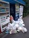 自販機の前は酷い有様(画像提供、宮本しゅんま氏)