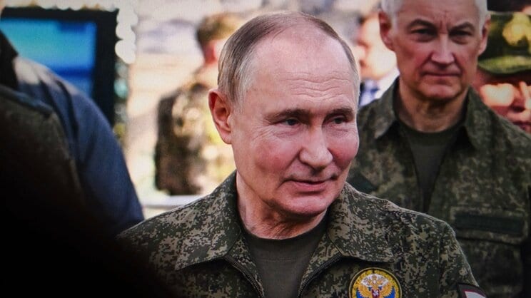 まるで地獄のデスロードを突き進むかのようなプーチン大統領