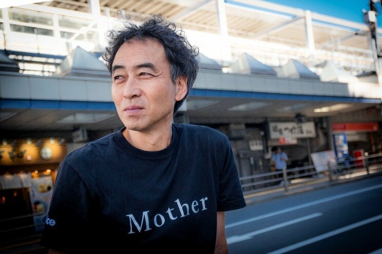 「なんで僕はがんになったのか、なんでここにやってきたのかと考えた時に、お笑い芸人としてこの病棟を明るくするために来たんだと、ポジティブにマインドチェンジできました。それから他の患者さんに積極的に話しかけたり、笑わせたり……みんな一緒にがんと闘う仲間ですからね」