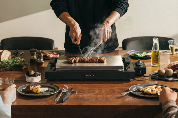 才色兼備のホットプレートにひとり用食洗機…人生と生活が激変する最新便利家電５〈家電芸人・かじがや卓哉が熱推し〉_1