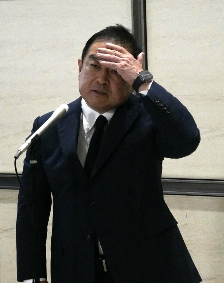 〈TOKIO 国分太一が無期限活動休止〉「何があったのか全然わからない」「被害者の名を教えろとか言ってるんじゃない」日テレ社長“モヤモヤ会見”に飛んだ怒号…会場で覚えた違和感 _7