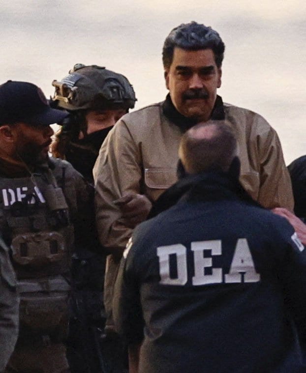 ヘリポートから裁判所に向かうベネズエラのマドゥロ大統領（写真／共同通信社）