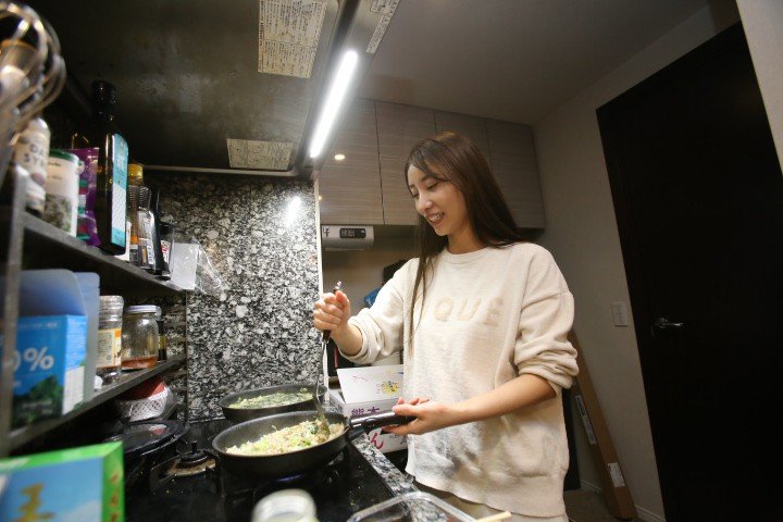 「給食費を学校の先生に立て替えてもらった」「トイレが遠くて夜は“おまる”で用足し」人気ママブロガー・元SDN48・光上せあらが経験した極貧と差別_26
