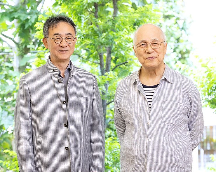 池井戸潤氏（左）、逢坂剛氏（右）