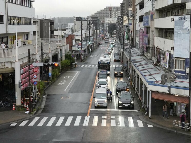 京急追浜駅前の商店街 撮影／集英社オンライン