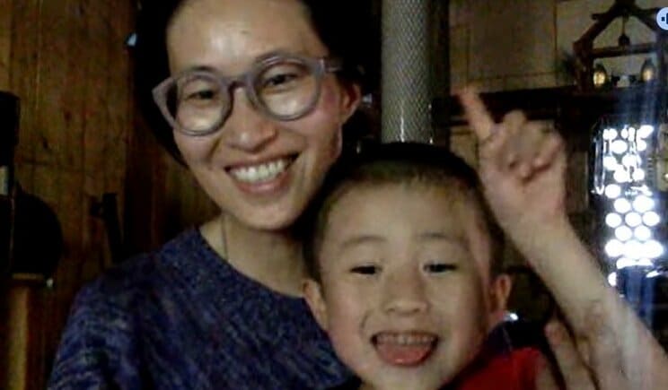 インタビュー中のゆにさん（左）とたいちくん（右）（写真／集英社オンライン）