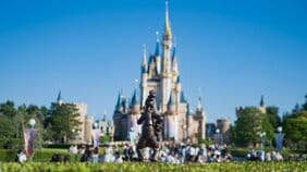 “若者のディズニー離れ”は幻想だった? 今なお、修学旅行先に選ばれ続ける理由を現役教師が語る「保護者の方から意見が…」