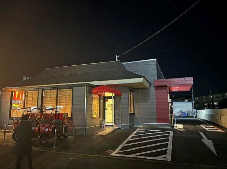 事件現場の「マクドナルド322徳力店」