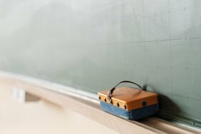 奈良教育大附属小「不適切指導」事件のその後…生徒を知る現場の教員より文科省の通達が大事?「あんたは正しいだけで心がない」と言いたくなる「ふてほど」教育の実情