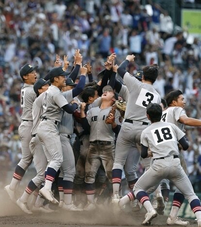 夏の甲子園、開幕！】昨年の優勝校・慶應高校野球部の組織論から、中間 