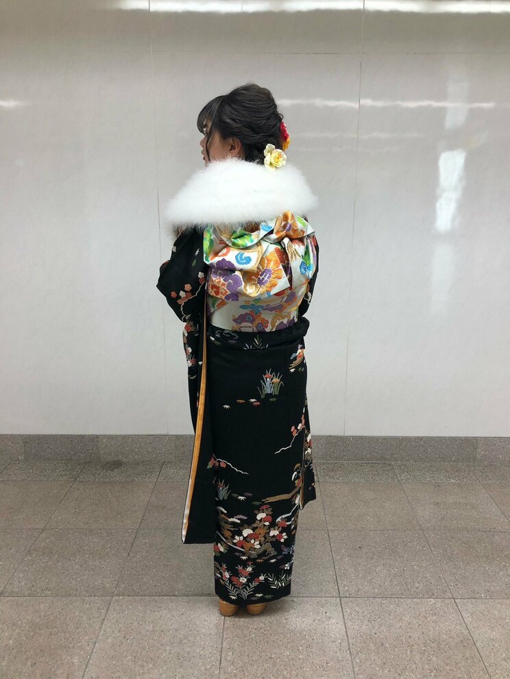 祖母が母に買ったが、津波で損傷した振り袖。宮原さんの成人式で修復・着用し、妹にも着せる予定だという（写真／本人提供）