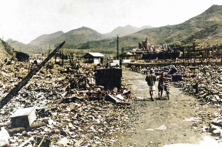 【写真多数】〈終戦78年〉出撃前の特攻隊、原爆のきのこ雲、火炎放射器で焼かれる沖縄―。AI技術と対話をもとにカラー化した写真が繋げる“過去と現在”_26