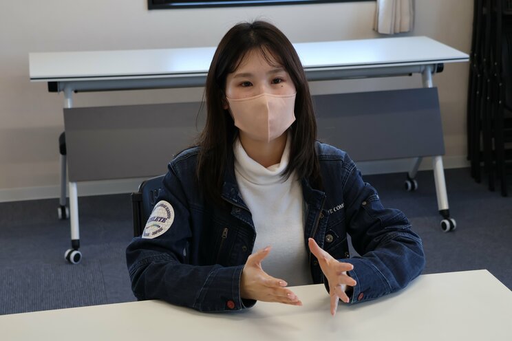 樋山さんと土屋さんが所属する会社で運行管理を担当する益子さん。社内で法令研修を実施するなど、4月1日の法改正に対して安全意識を高める施策を行なっているという。