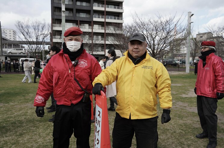 今年も警備にあたったガーディアン・エンジェルスのスタッフ　北九州市二十歳の記念式典にて　写真／篠原祐介