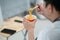 インスタントラーメンに買い控えの兆しが…（写真／shutterstock）