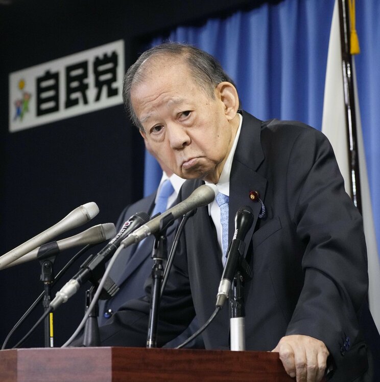 3月25日記者会見する二階元幹事長（写真／共同通信社）