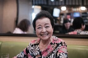 〈世界最高齢セクシー女優〉小笠原裕子さん(88)はなぜ81歳でセクシー女優になったのか? 「夫からは58歳になるまで毎日求められ…」死別後はスナック遊び、大学生のツバメに1000万円使ったことも…