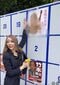 自らの“ほぼ全裸”の選挙ポスターを貼る桜井MIU(本人SNSより)