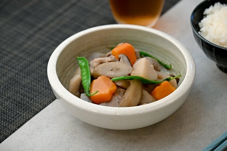 勝男が筑前煮に挑んだ第1話から大盛り上がり(「じゃあ、あんたが作ってみろよ」公式X@antaga_tbsより)